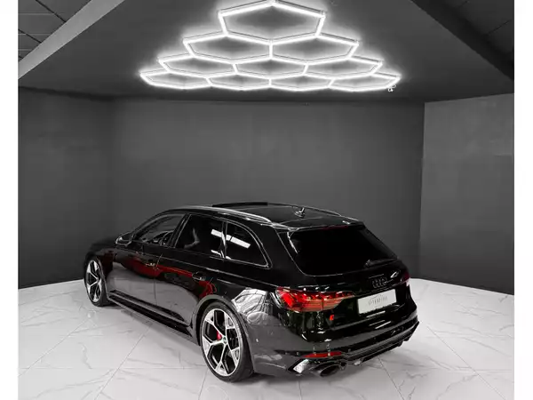 Audi RS4 COMPETITION - Photo 2