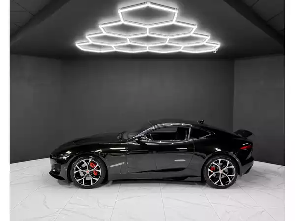 Jaguar F-Type P300 - Photo 2