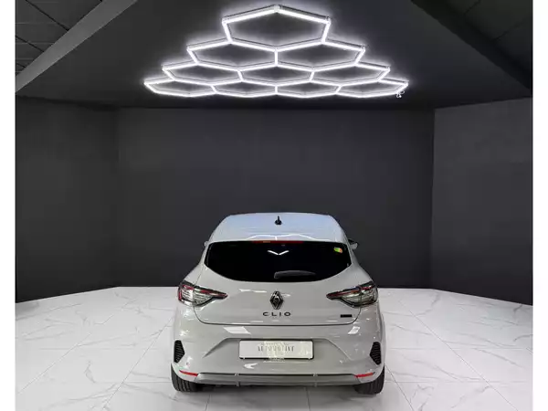Renault Clio Esprit Alpine E-Tech Full Hybrid 145 - Photo 3