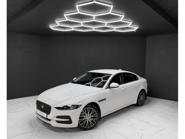 Jaguar XE P300 AWD HSE - Photo 1