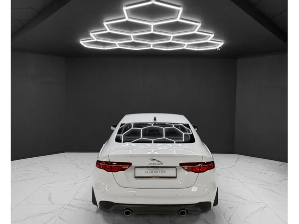 Jaguar XE P300 AWD HSE - Photo 3
