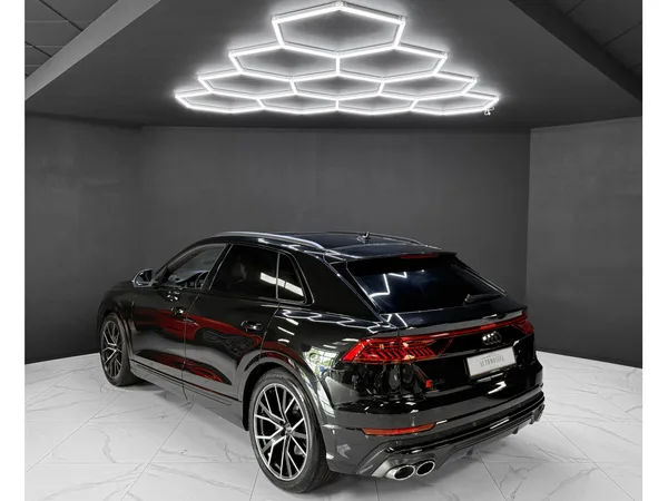 Audi SQ8 4.0 TFSI / MATRIX / B&O / PANO / HEAD-UP / 360° - Photo 2