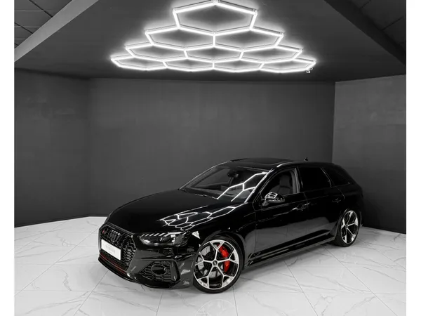 Audi RS4 COMPETITION - Photo 1