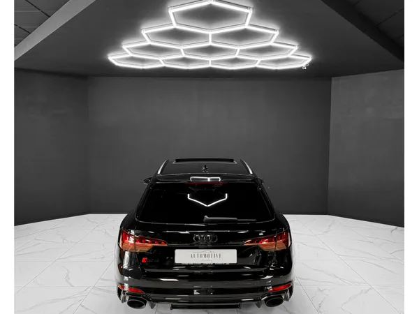 Audi RS4 COMPETITION - Photo 3
