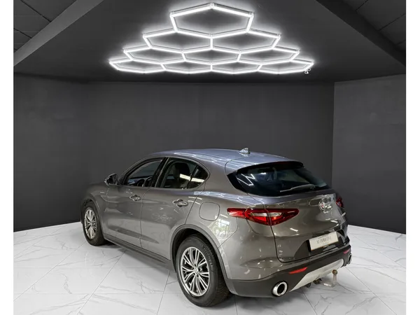Alfa Romeo Stelvio 2.2 Diesel 160 ch - Photo 2