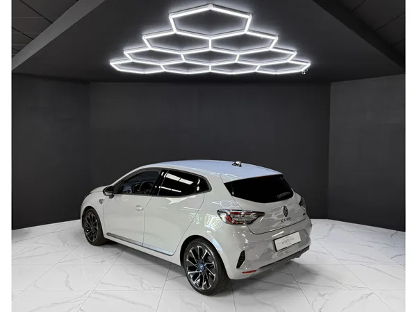 Renault Clio Esprit Alpine E-Tech Full Hybrid 145 - Photo 2