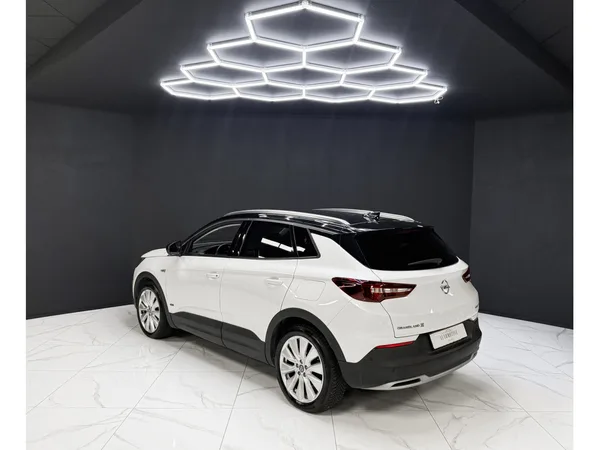 Opel Grandland X Hybrid4 300 Ultimate - Photo 2
