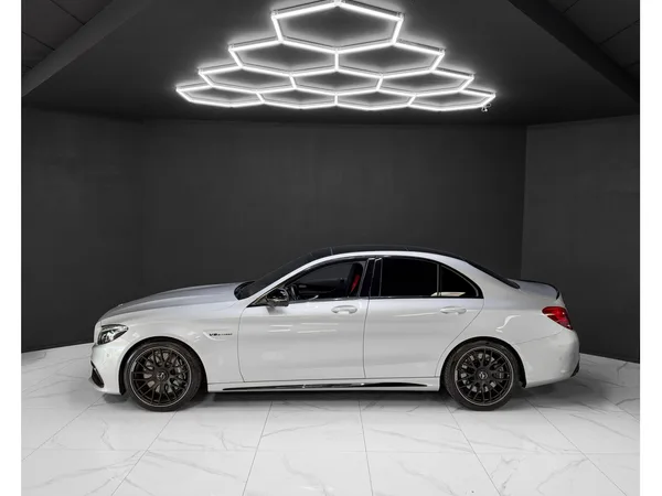 Mercedes-Benz C 63 AMG V8 / FULL SERVICE / BURMESTER / 360 / PANO - Photo 2