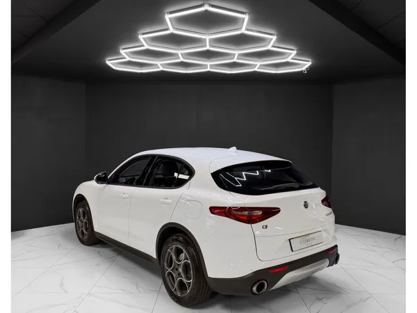 Alfa Romeo Stelvio Q4 2.0 Turbo AWD - Photo 2
