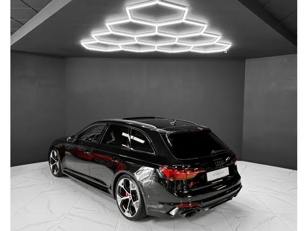 Audi RS4 COMPETITION - Photo 2