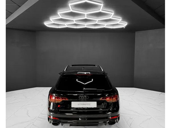 Audi RS4 COMPETITION - Photo 3