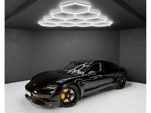 Porsche Taycan TURBO S / APPROVED 2028 / 5 SEATS - Photo 1