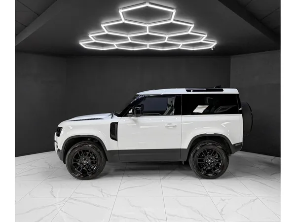 Land Rover Defender 90 D200 S WARRANTY 2030 - Photo 2
