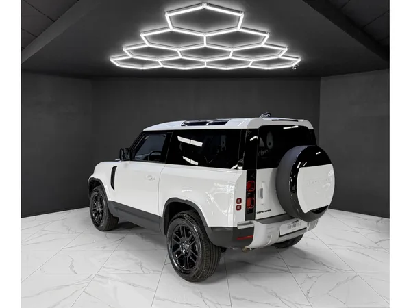 Land Rover Defender 90 D200 S WARRANTY 2030 - Photo 2