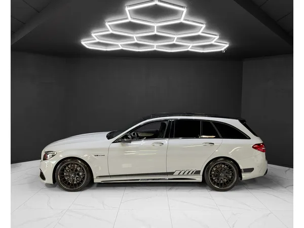 Mercedes-Benz C 63 AMG T 4.0 V8 / PANORAMIC / MEMO / LED - Photo 2