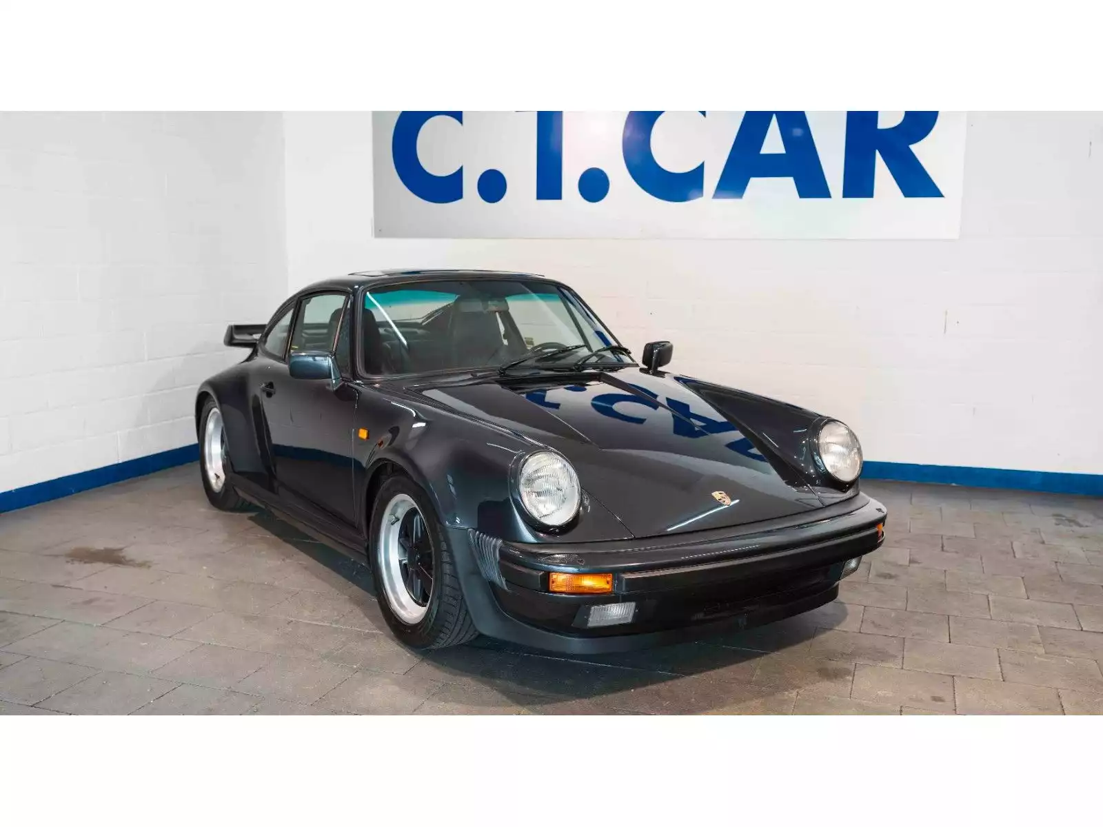 Porsche 930 Turbo 3.3 - Photo 1
