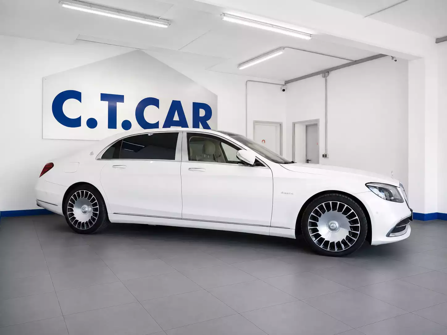 Maybach S560 Limousine 4Matic-PANO/BURMESTER/MASSAGE/DVD/Voll - Photo 1