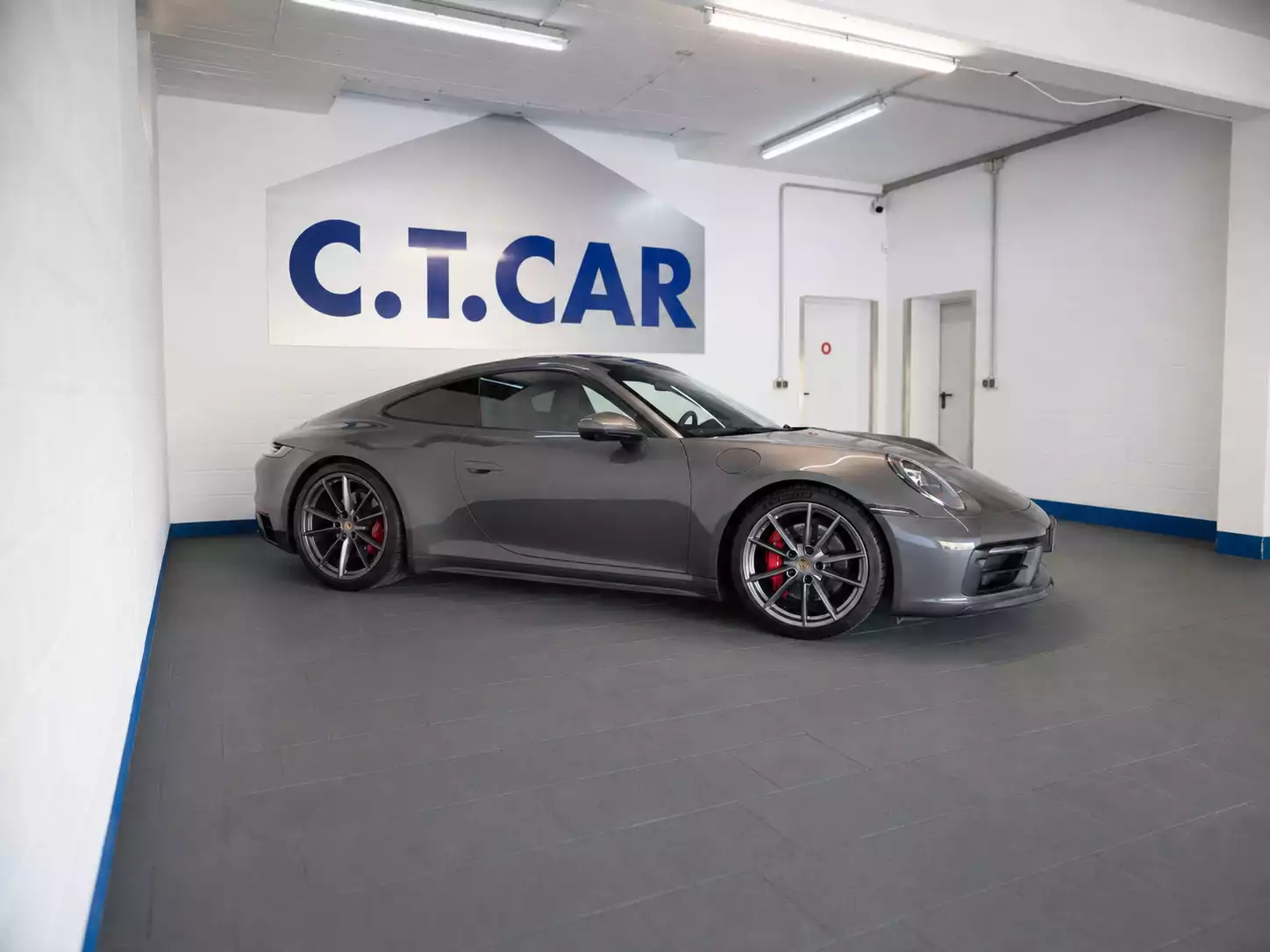 Porsche 992 911 Carrera 4S - Photo 1