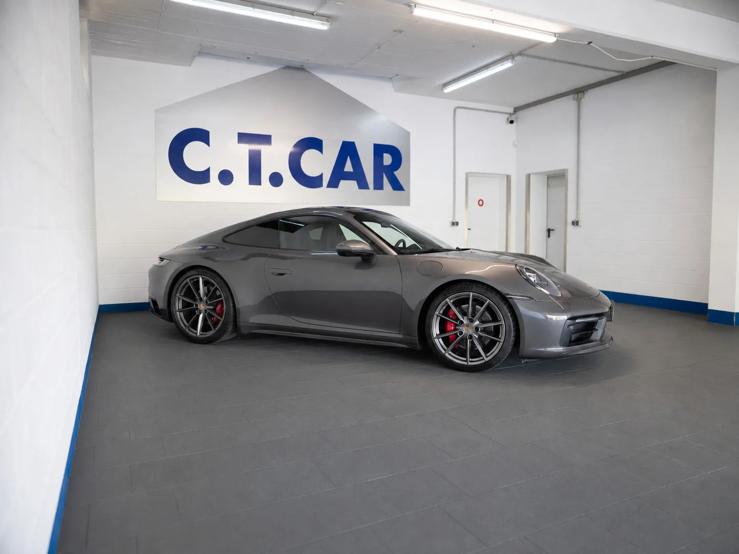 Porsche 992 911 Carrera 4S - Photo 1