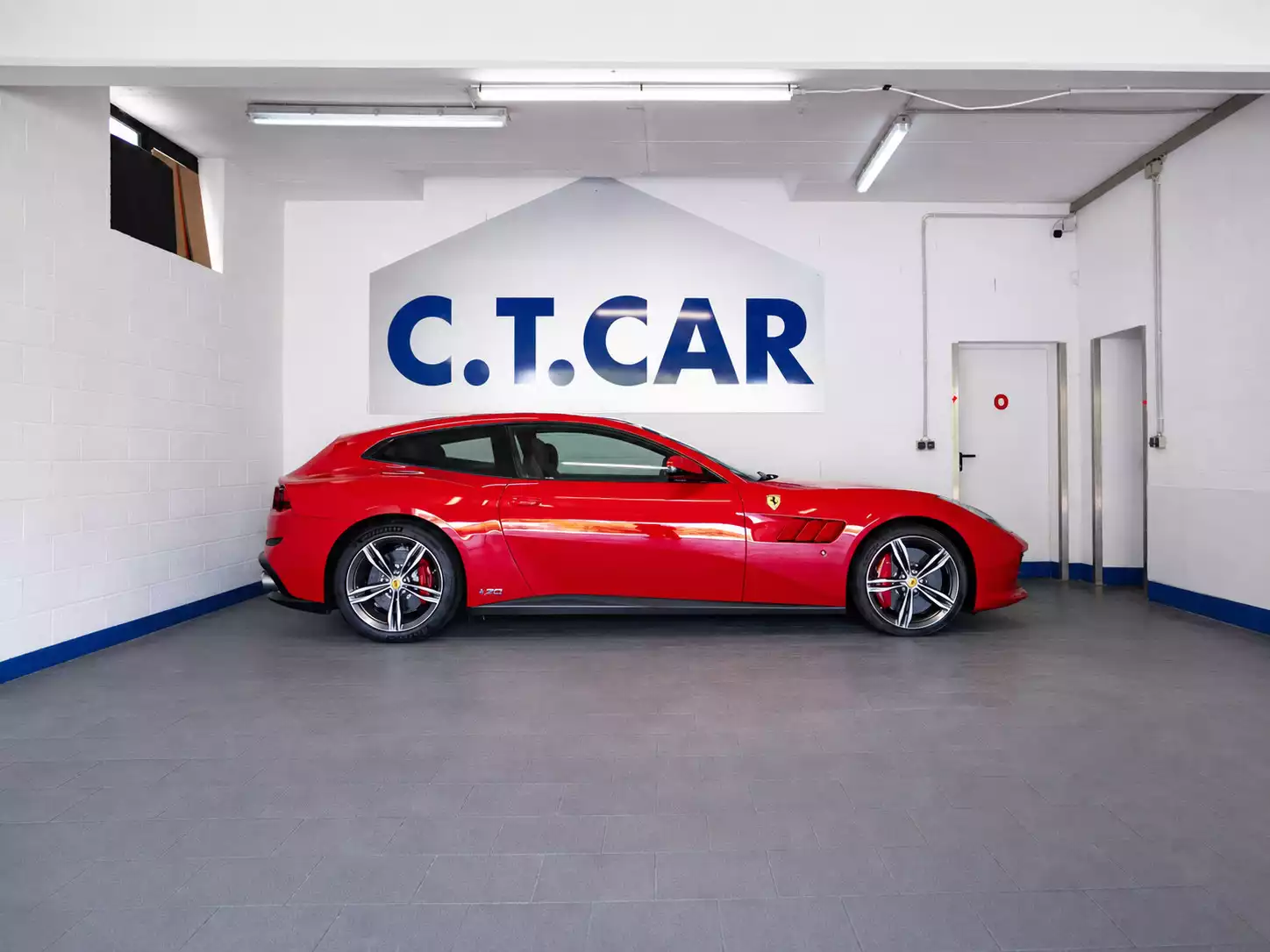 Ferrari GTC4 Lusso Tailor Made 70 Anni Collection - Photo 1