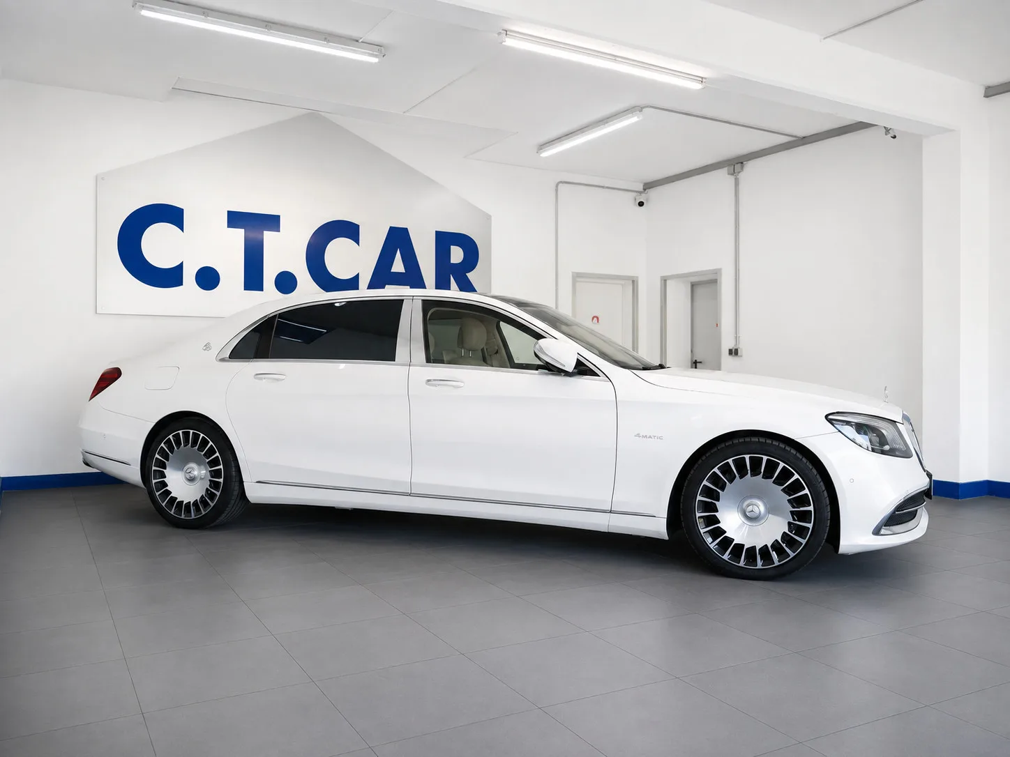 Maybach S560 Limousine 4Matic-PANO/BURMESTER/MASSAGE/DVD/Voll - Photo 1