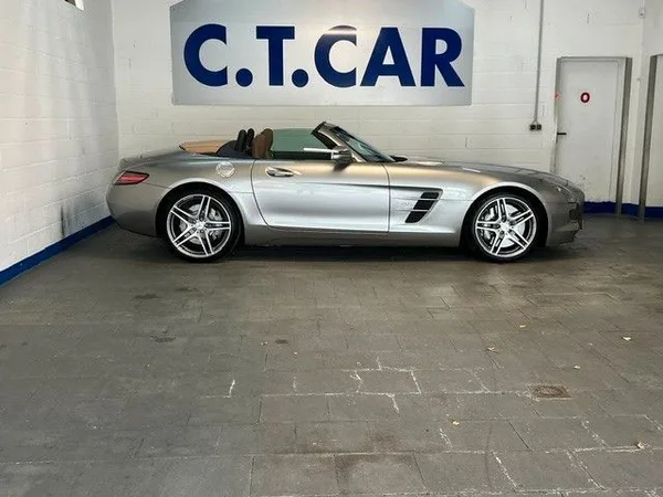 Mercedes-Benz SLS AMG Roadster - Photo 2