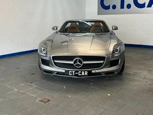 Mercedes-Benz SLS AMG Roadster - Photo 3