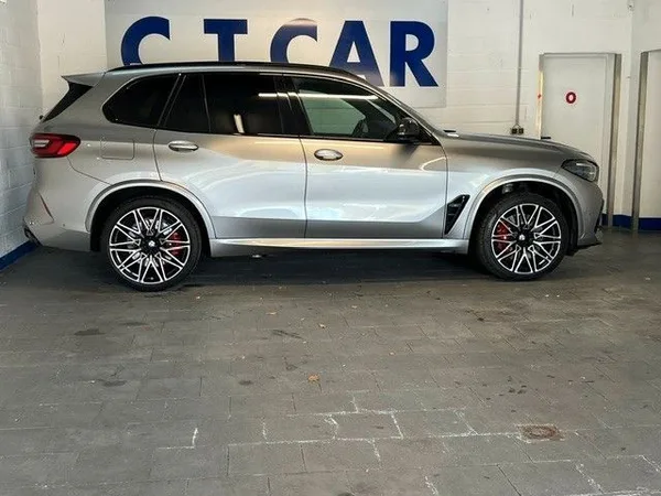 BMW X5 M Competition - Photo 2