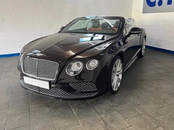 Bentley Continental GTC V8S - Photo 3