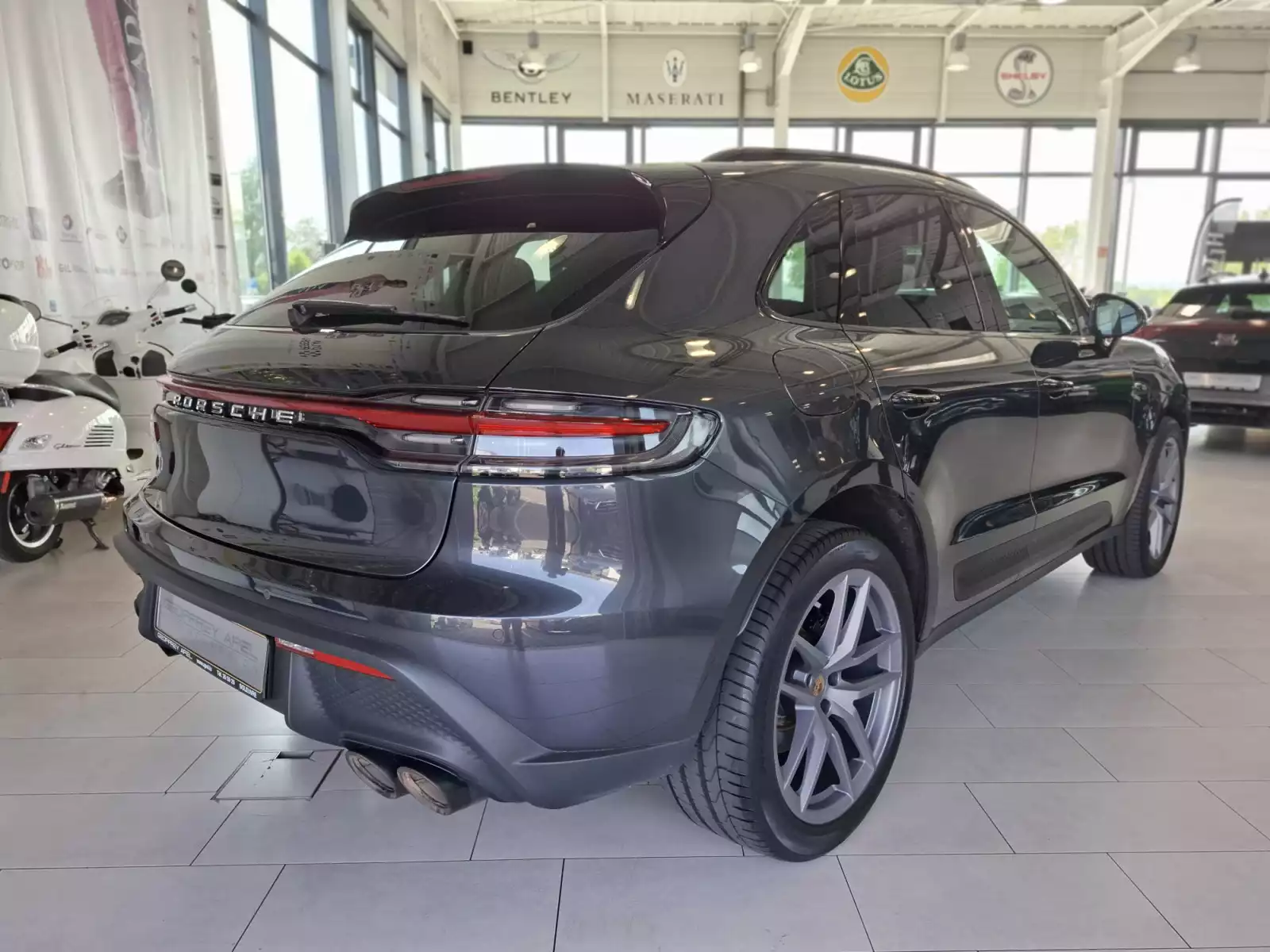 Porsche Macan 2.0 265 NEW MODEL PACK CHRONO PANO CUIR NAVI 1 HAND - Photo 1
