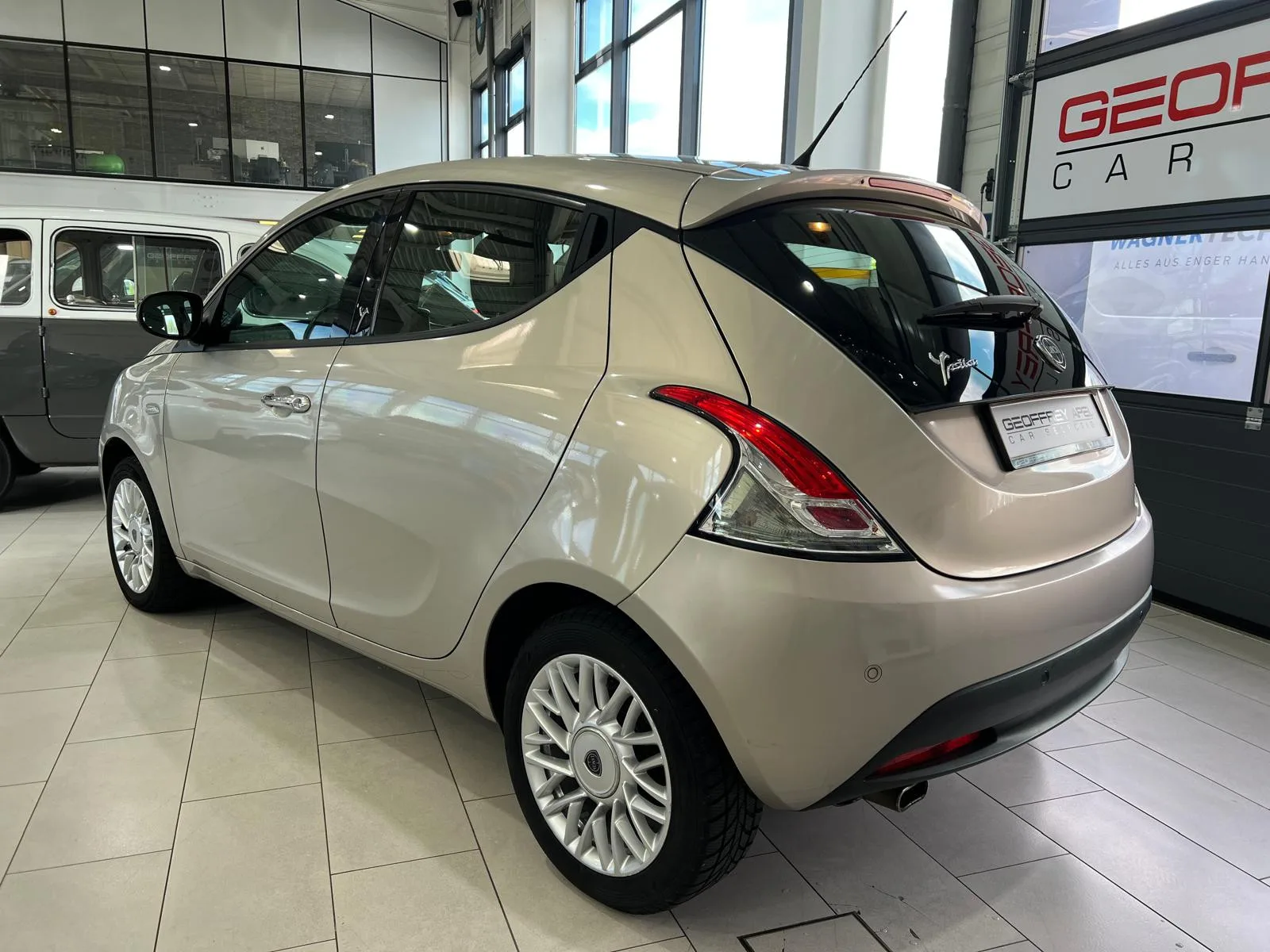 Lancia Ypsilon 1.2 1HAND, BLUETOOTH - Photo 1