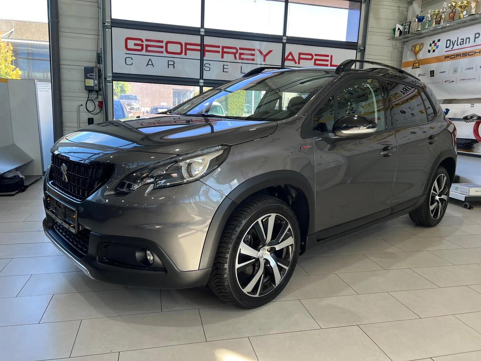 Peugeot 2008 GT LINE, 130CV, NAVI, PANORAMIQUE, BLUETOOTH, ALU 16'', GARANTIE, 1 HAND - Photo 1