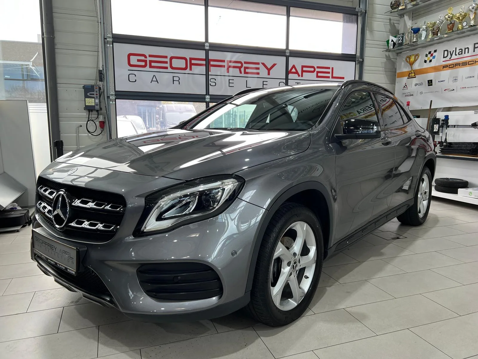 Mercedes-Benz GLA 200 AMG LINE, CUIR, NAVI, LED, CAMERA, ATT. REMORQUE, ALU 18'', 1 HAND - Photo 1