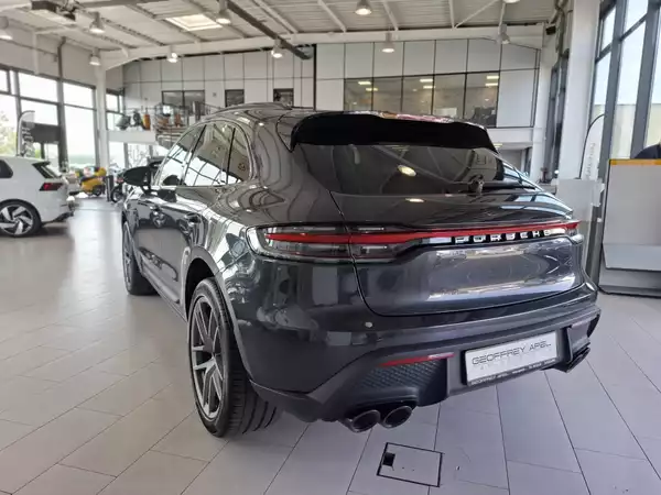 Porsche Macan 2.0 265 NEW MODEL PACK CHRONO PANO CUIR NAVI 1 HAND - Photo 3