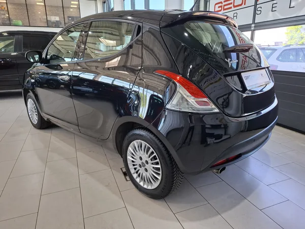 Lancia Ypsilon 1.2 1HAND, BLUETOOTH, PDC AV+ARR., - Photo 2