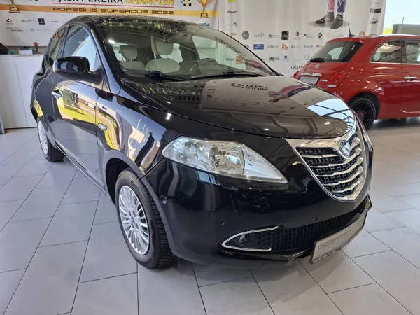 Lancia Ypsilon 1.2 1HAND, BLUETOOTH, PDC AV+ARR., - Photo 3