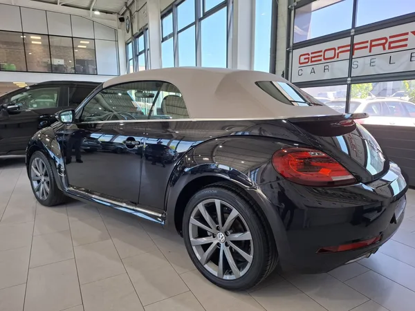 Volkswagen Beetle 2.0 TDI 150 CABRIOLET DESIGN, NAVI, PDC, ALU 18'', LED, KM 23000, - Photo 2