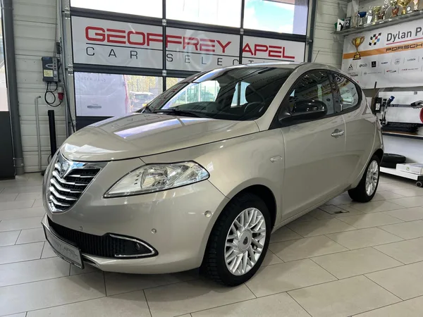Lancia Ypsilon 1.2 1HAND, BLUETOOTH - Photo 1