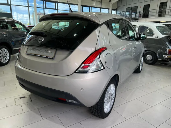 Lancia Ypsilon 1.2 1HAND, BLUETOOTH - Photo 2