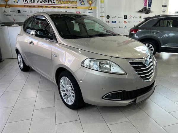 Lancia Ypsilon 1.2 1HAND, BLUETOOTH - Photo 3