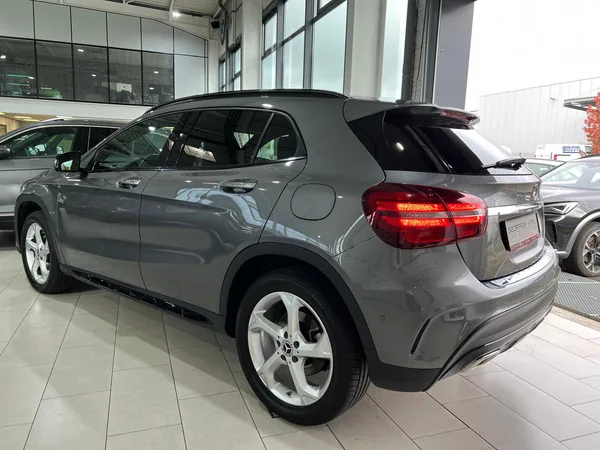 Mercedes-Benz GLA 200 AMG LINE, CUIR, NAVI, LED, CAMERA, ATT. REMORQUE, ALU 18'', 1 HAND - Photo 2