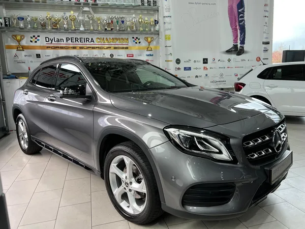 Mercedes-Benz GLA 200 AMG LINE, CUIR, NAVI, LED, CAMERA, ATT. REMORQUE, ALU 18'', 1 HAND - Photo 2