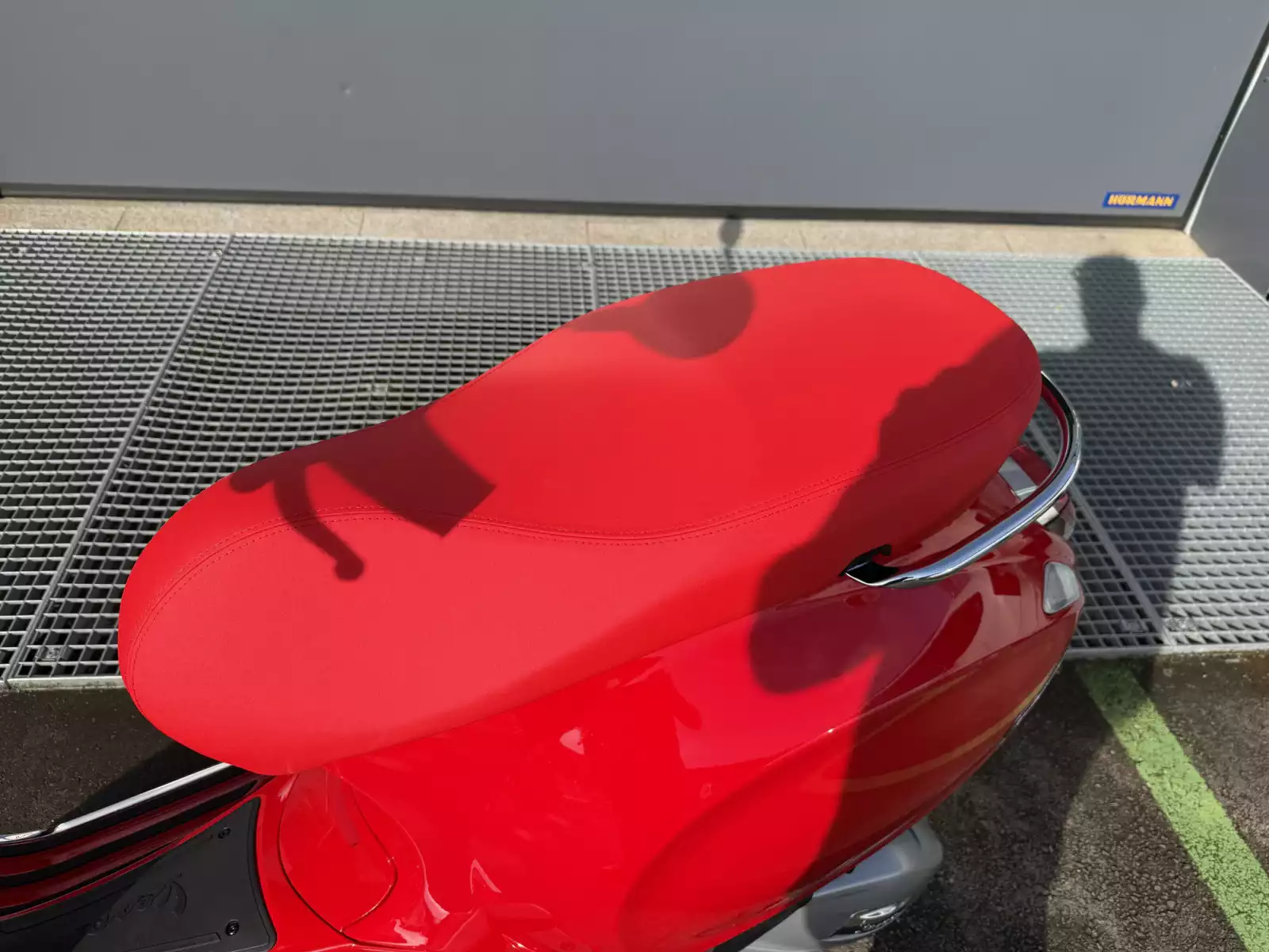 Vespa Primavera 125 RED - Photo 1