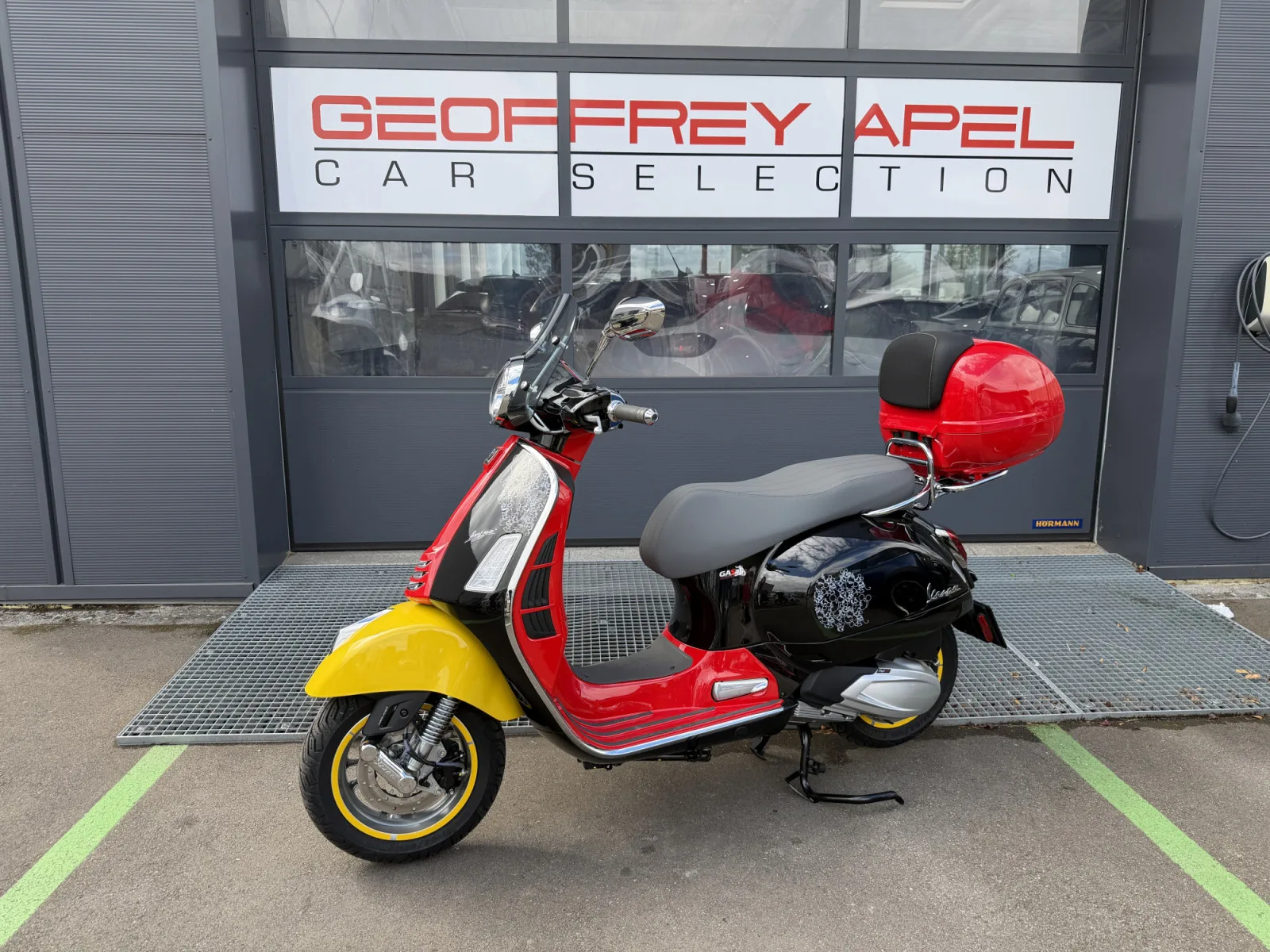 Vespa GTS 310 MICKEY MOUSE , édition spéciale GAS - Photo 1