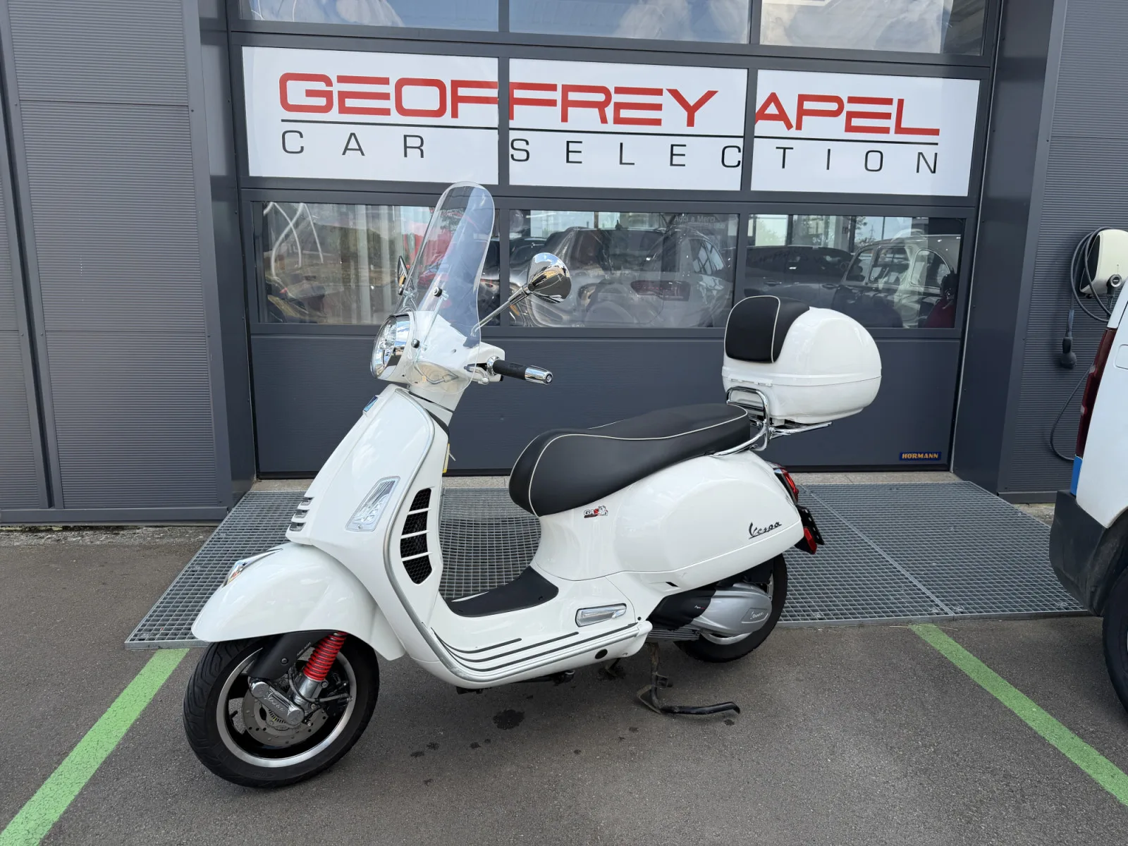 Vespa GTS 300 - Photo 1