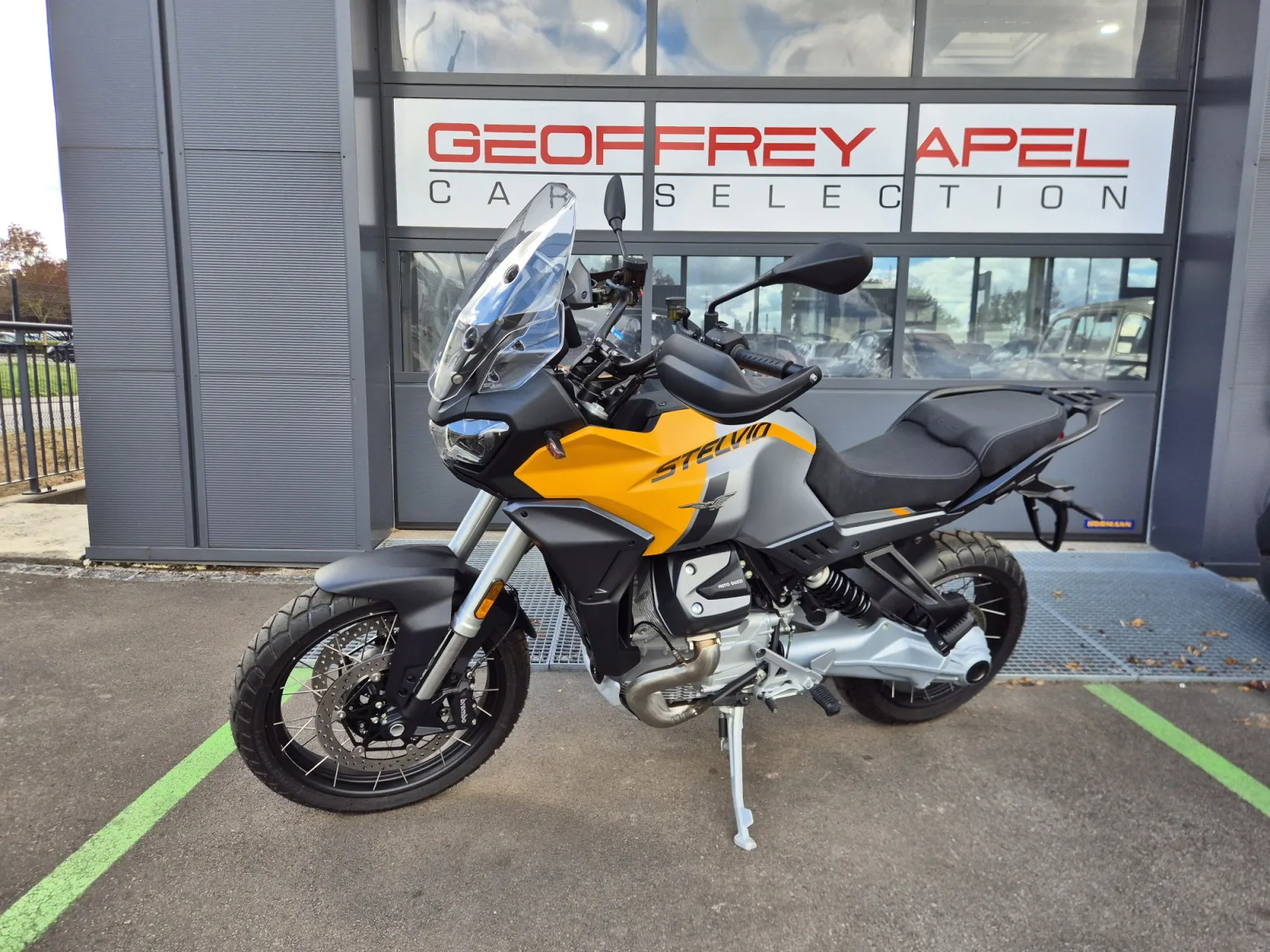 Moto Guzzi Stelvio - Photo 1