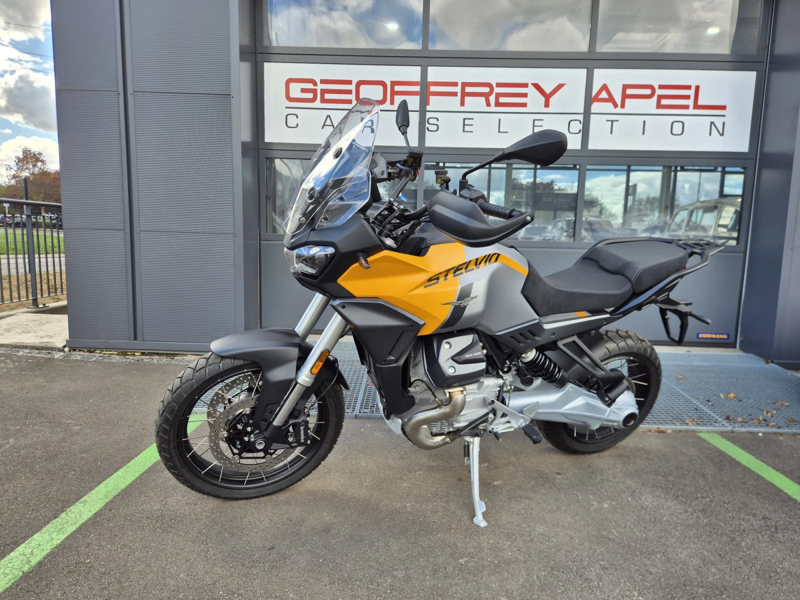 Moto Guzzi Stelvio - Photo 1