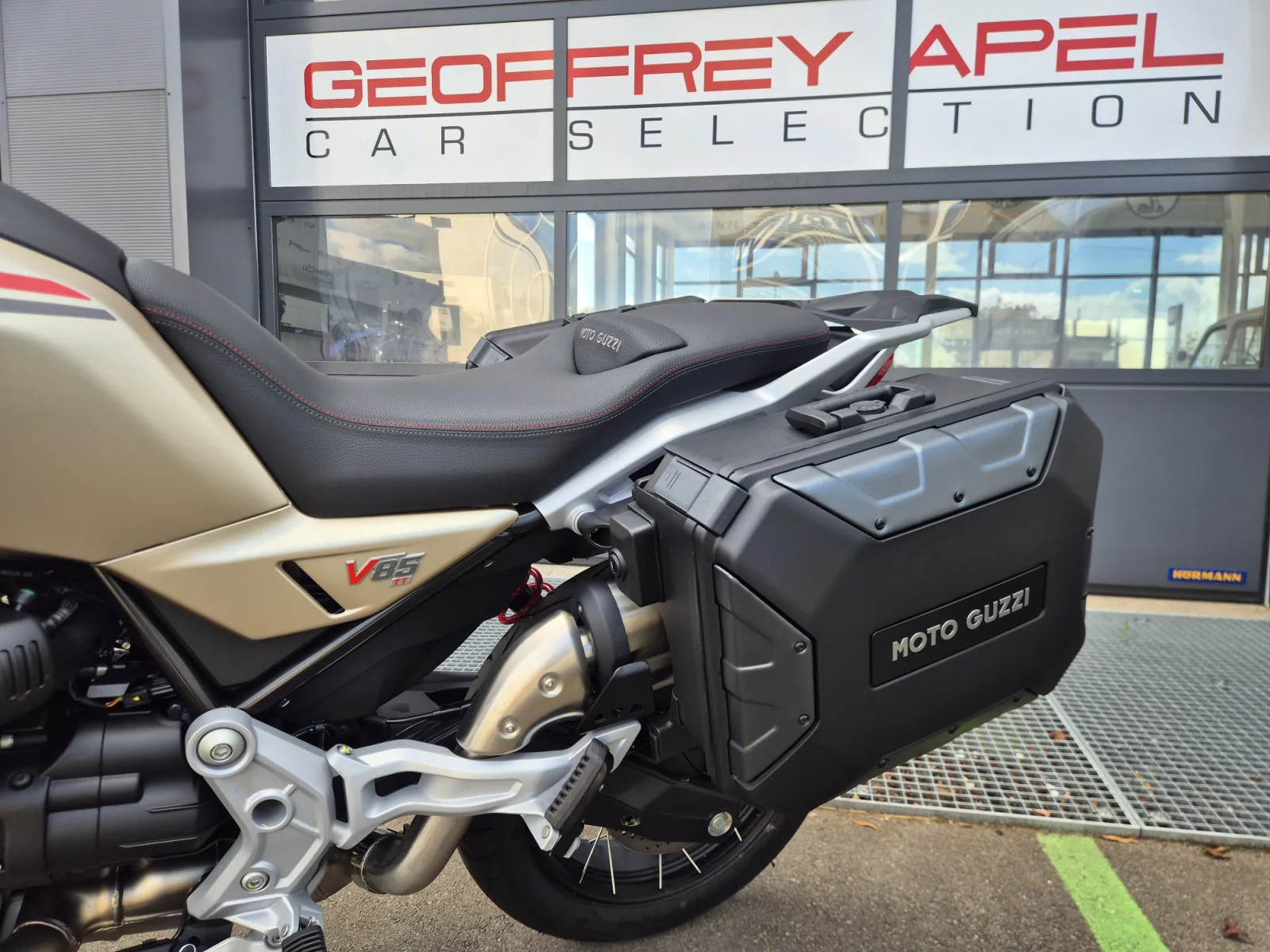Moto Guzzi V 85 TT TRAVEL - Photo 1