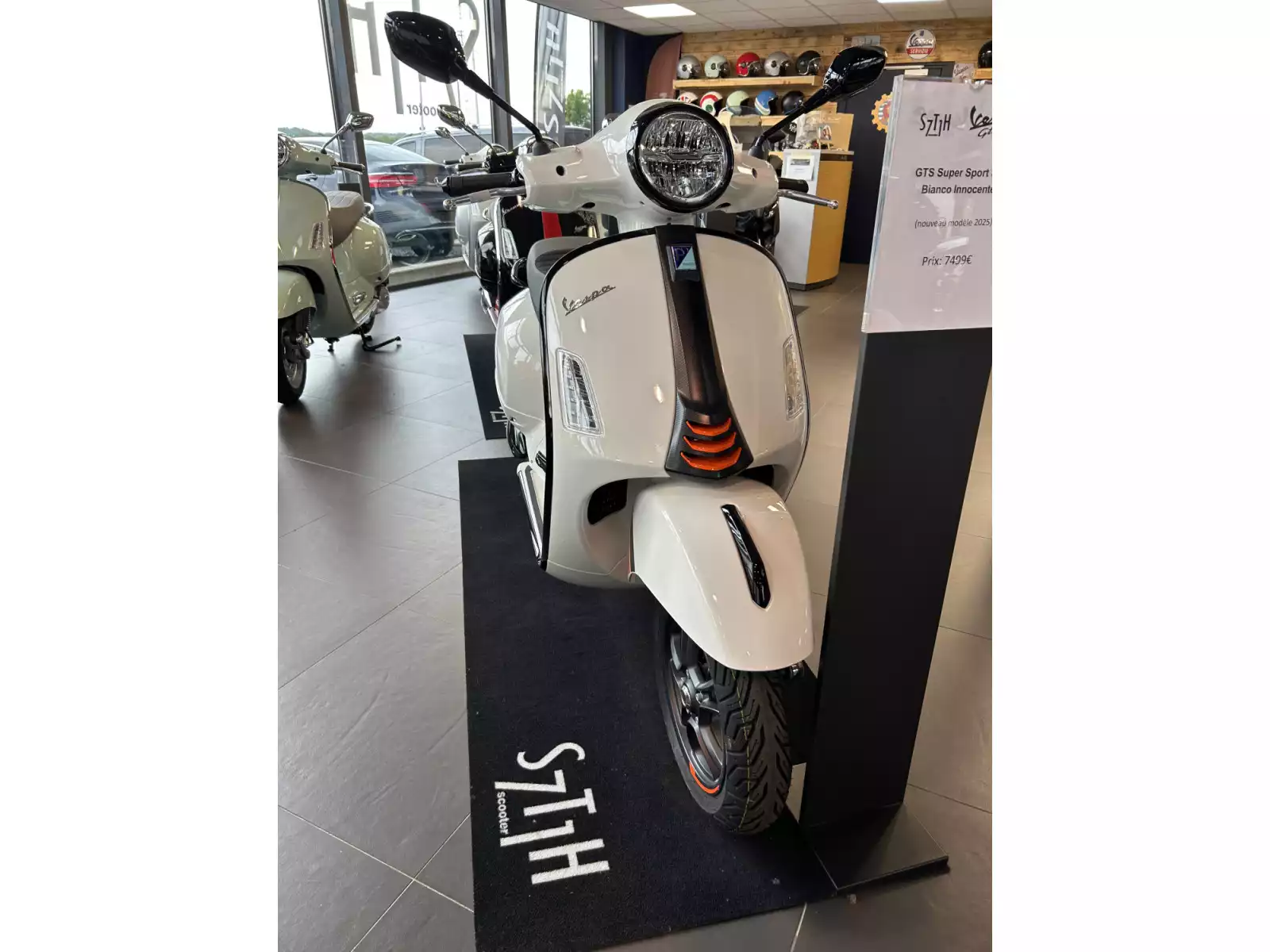 Vespa GTS Super Sport 125 - Photo 1