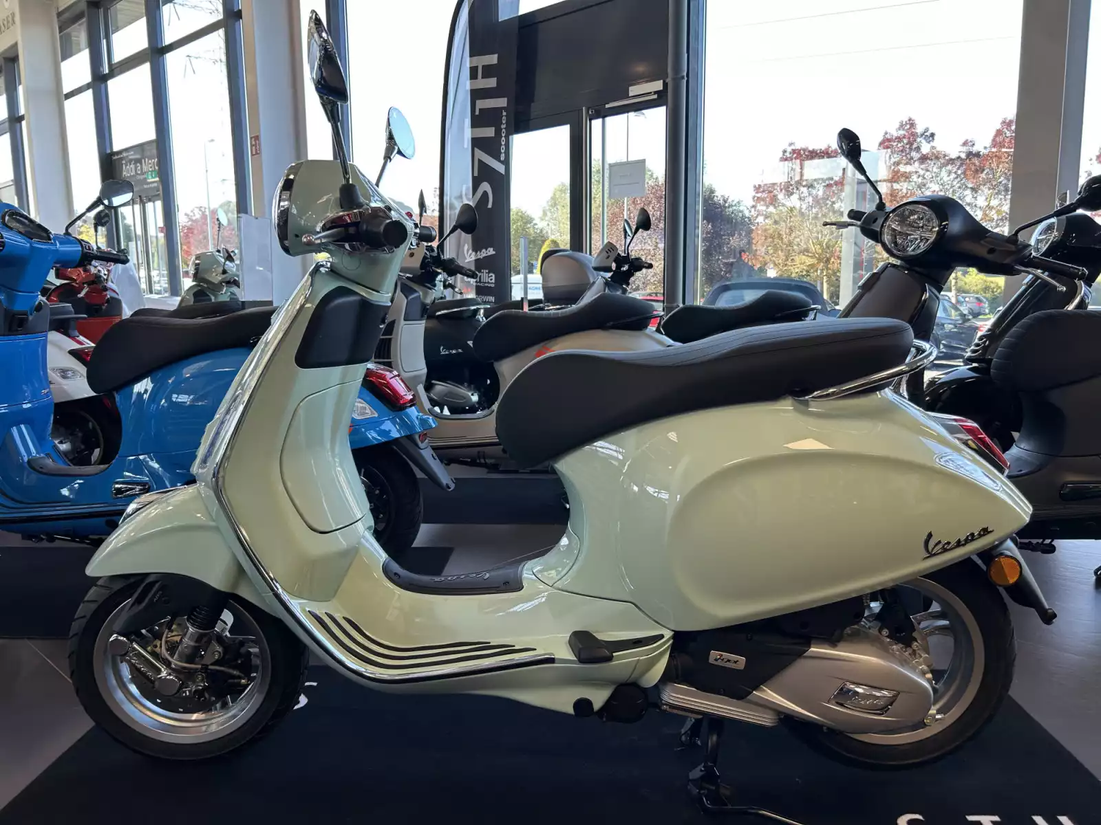 Vespa Primavera 125 - Photo 1